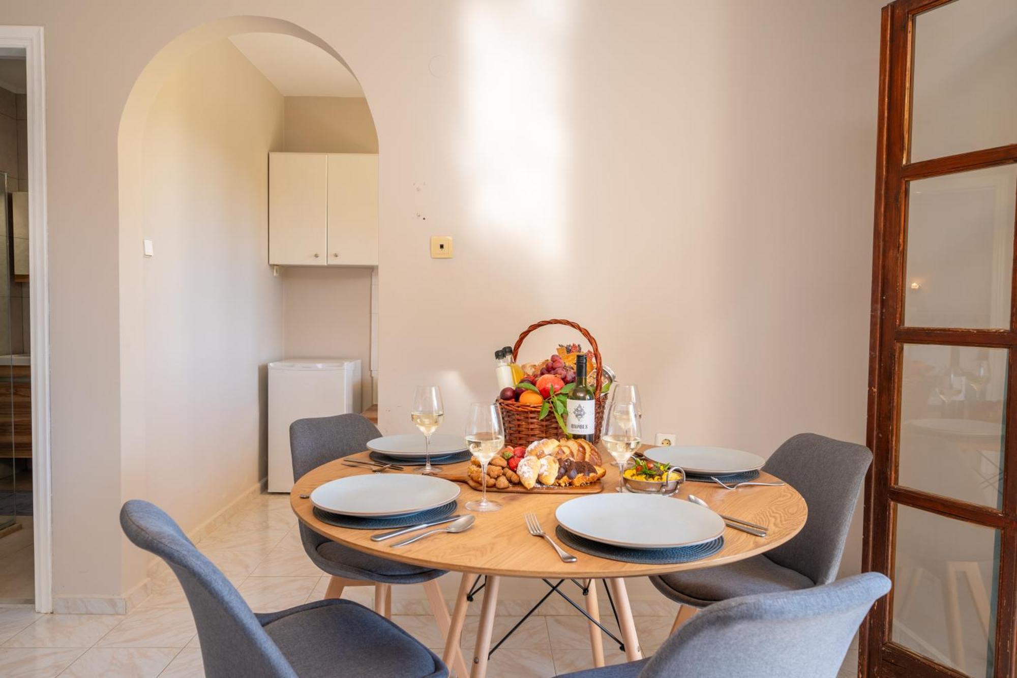 Southbank Seafront Apartments Кателиос Экстерьер фото