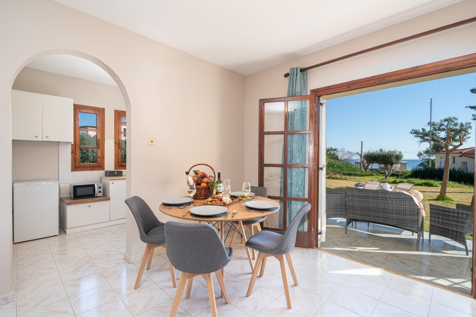 Southbank Seafront Apartments Кателиос Экстерьер фото